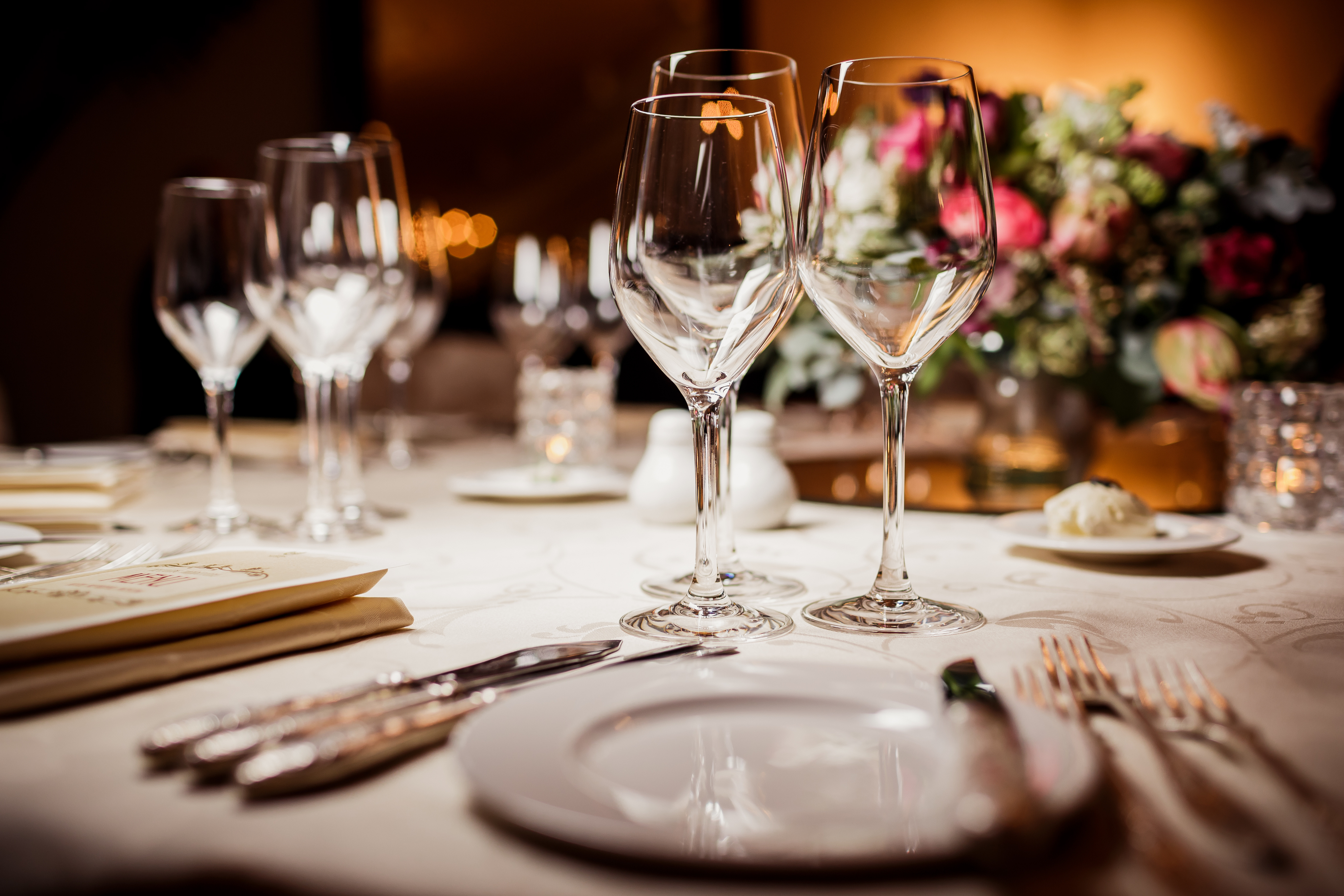 Empty glasses in restaurant - Advantage Retirement Group